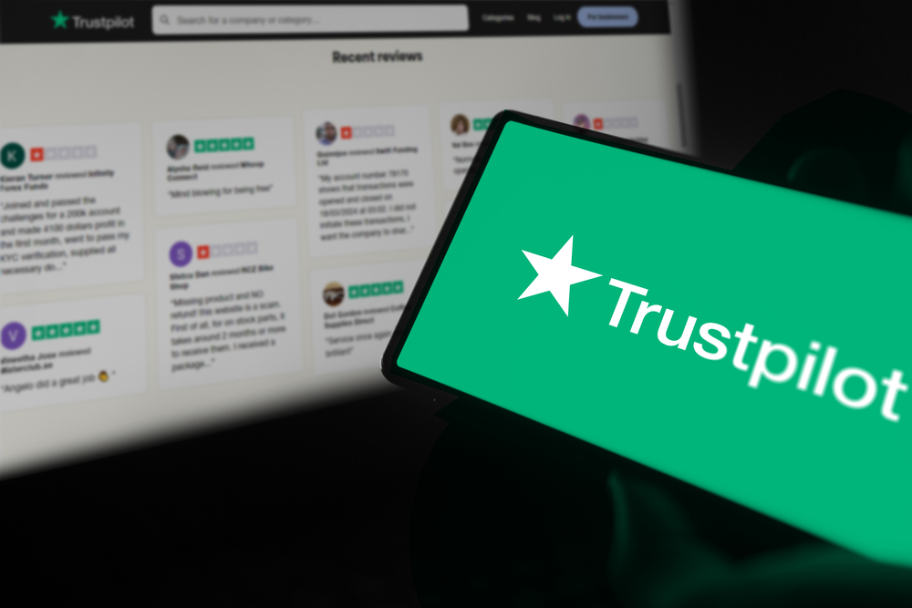 Logo Trustpilot - Trustpilot, rimosse 3,3 mln di recensioni false grazie all'IA
