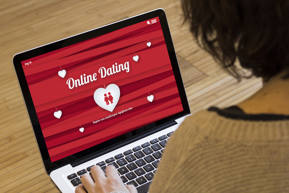 Dating online - L'Intelligenza Artificiale sta cambiando il gioco degli incontri online. Norton e truffe amorose, catfishing