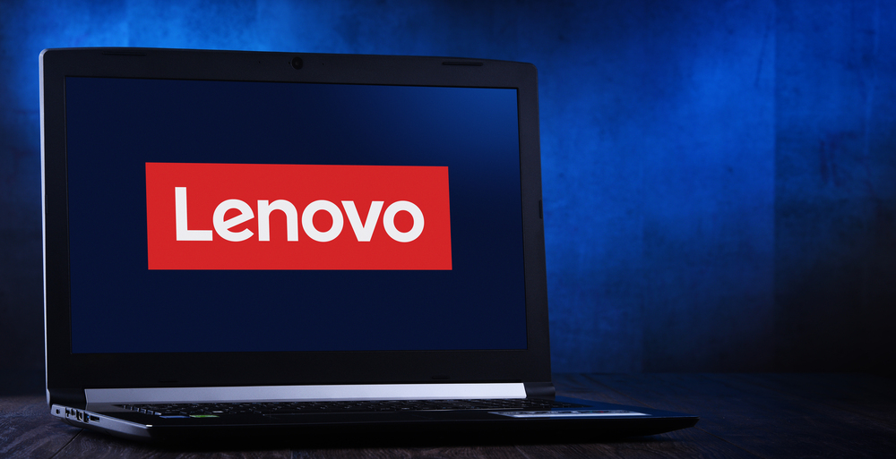 Laptop con logo Lenovo - Lenovo svela i nuovi dispositivi AI al Lenovo Innovation World 2024