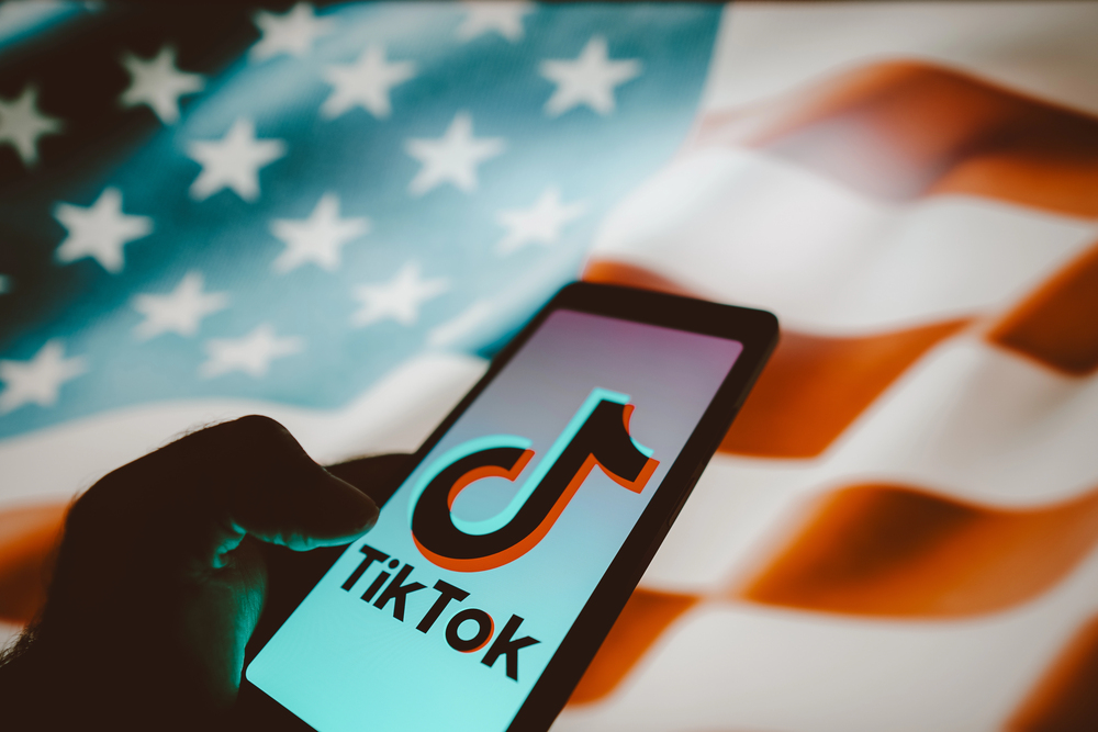 TikTok e bandiera USA