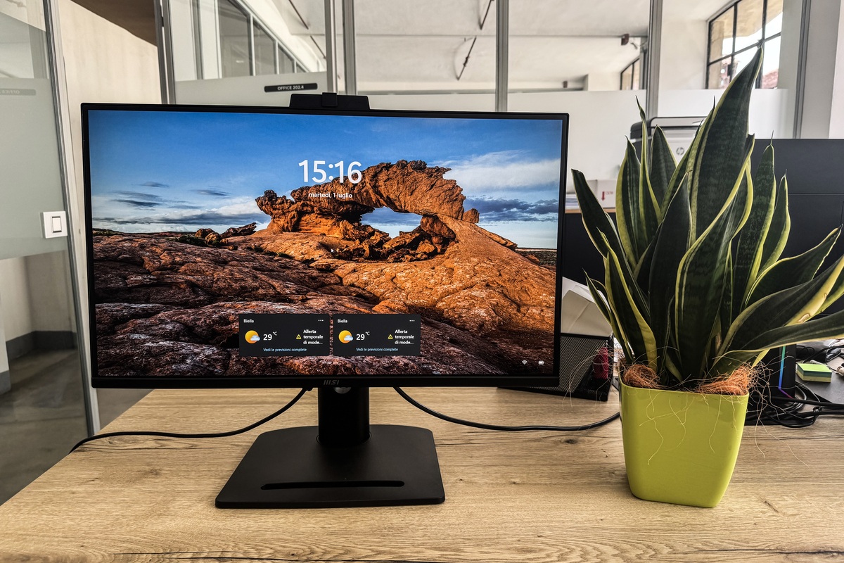 Il monitor PRO MP275QPDG con webcam integrata