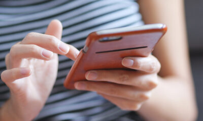 Ragazza con smartphone