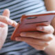 Ragazza con smartphone