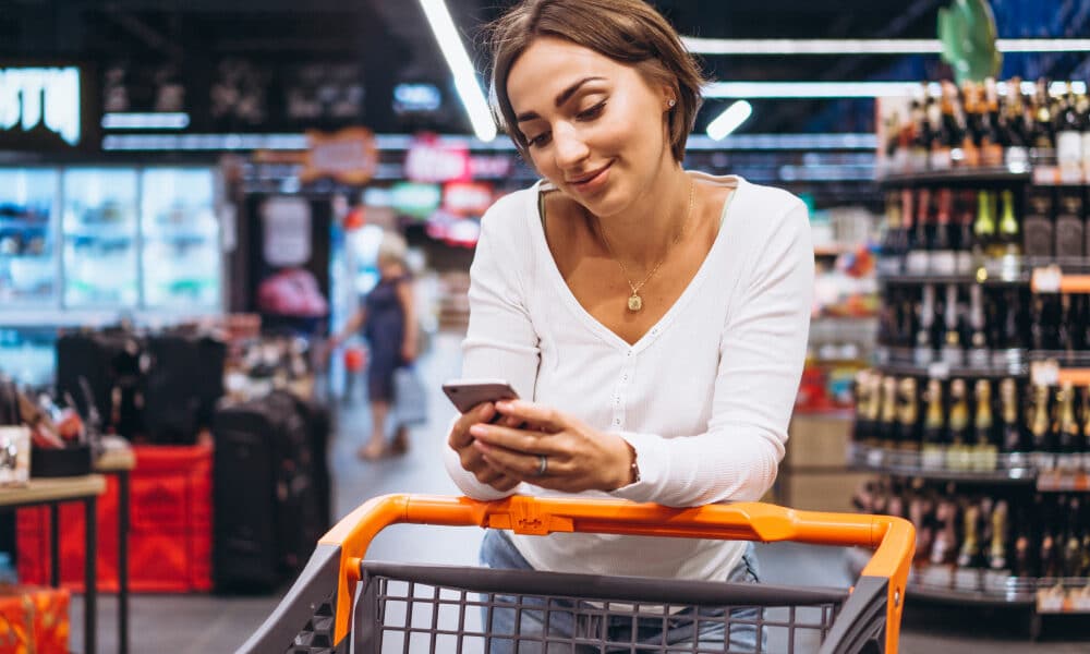 Donna al supermercato