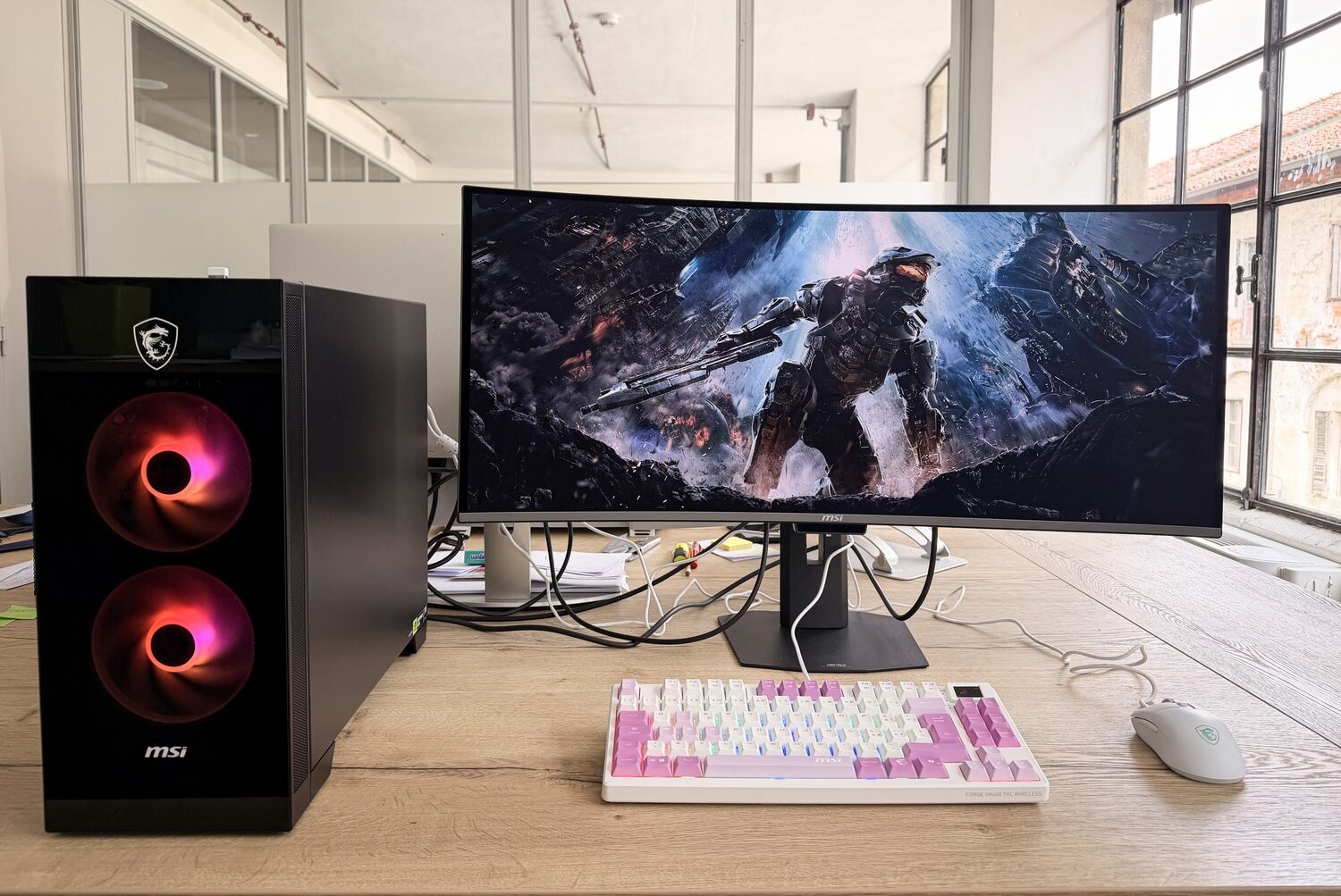 La postazione gaming completa di msi