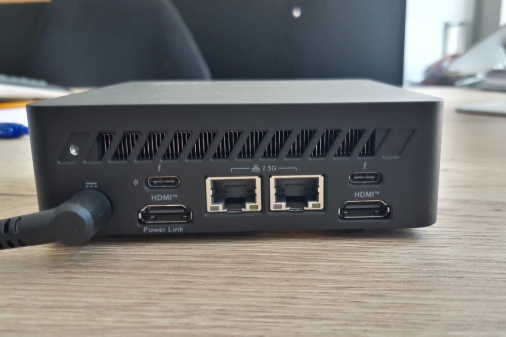 Le porte presenti sul retro del Cubi NUC AI+ 3MG